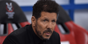 رئيس أتلتيكو مدريد واثق من بقاء سيميوني