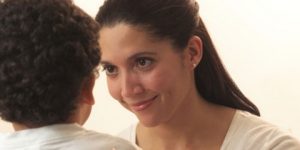 جديد الطب.. المغالاة في المديح تصيب الأطفال بالنرجسية