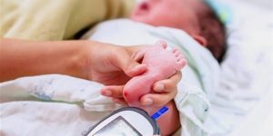 السكري قد يصيب رضيعك.. 9 أعراض تكشف عنه