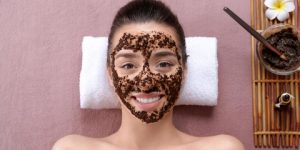 جمال وأناقة.. القهوة تبيض البشرة وتعيد الصحة إليها