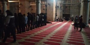 “حماس”: إرهاب الاحتلال الصهيوني لن ينجح في وقف الاعتكاف بالأقصى