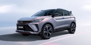 كروس اوفر صغيرة عصرية بروح رياضية وسعر منافس.. جيلي كولراي 2023