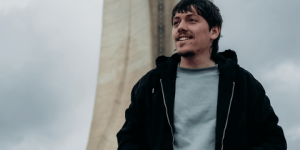 يلقب بسفير السياحة الجزائرية.. خبيب يواصل حصد جوائز دولية