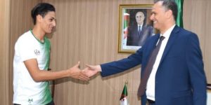 الوزير حماد يؤكد دعمه المطلق للبطلة إيمان خليف