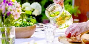 أطعمة تزيد من شعورك بالعطش