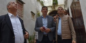 اوامر باستبدال ابواب القصبة بأخرى خشبية