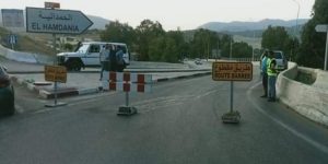 غلق الطريق الوطني 1 بالمدية