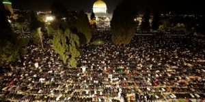 أكثر من ربع مليون فلسطيني يحيون ليلة القدر في المسجد الأقصى