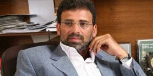 بعد انتقادات “سره الباتع”… خالد يوسف يعتزل الدراما التلفزيونية!