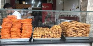 شباب يغيرون نشاطهم الاقتصادي ومحلات لا تنام ليلا