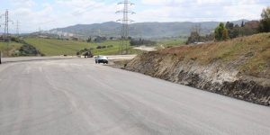 بعد تدهور وضعية العديد منها.. سوق أهراس تشرع في صيانة  طرقاتها