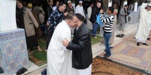 الجزائريون يستقبلون العيد في أجواء روحانية