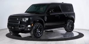 مصفحة قادرة على مقاومة انفجارات القنابل اليدوية.. سيارة ديفندر 2023 من إنكاس