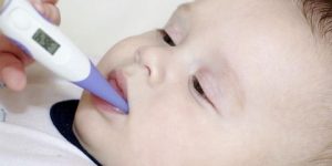 نزلات البرد عند الرضع في الصيف.. هكذا تحمي طفلك