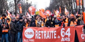 “فيتش” تخفض تصنيف فرنسا بسبب “التقاعد