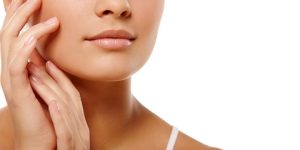 جمال وأناقة.. خلطة طبيعية لشد بشرة الخدود