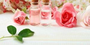 جمال وأناقة.. فوائد لـ “ماء الورد” قبل النوم.. تعرفي عليها