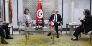 المنقوش في زيارة إلى تونس