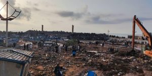 ولاية تيبازة تتدعم بوسائل للتدخل اثر التقلبات الجوية.. وزير الصيد يعاين الأضرار بميناء خميستي