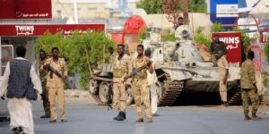 الجيش السوداني يدعو المواطنين لتجنب مناطق الاشتباكات