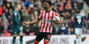 تن هاغ يرغب في إعادة ديالو إلى الفريق