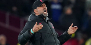 كاسيدي ينتقد كلوب