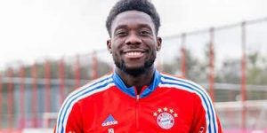 ألفونسو ديفيز يدخل التاريخ بجائزة قارية