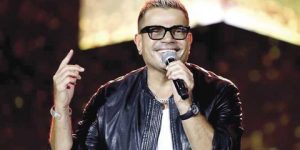 مدحت العدل: أطالب عمرو دياب بالعودة إلى السينما