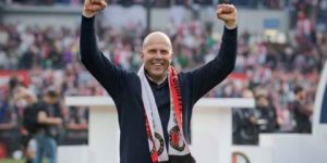 توتنهام قد يضطر لدفع تعويض من أجل تعيين سلوت مدربا