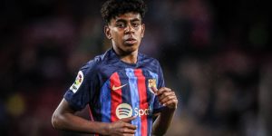 باريس سان جيرمان متمسك بضم يامال