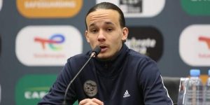 ديمبابا يدافع عن اللاعب الجزائري بن علي يونس