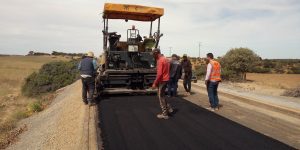 استلام قريبا أشغال صيانة وإعادة تأهيل أزيد من 30 كلم من شبكة الطرق بأم البواقي