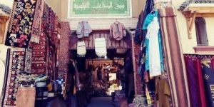 المسيلة: سوق الصناعات التقليدية ببوسعادة وجهة الباحثين عن “السكين البوسعادي”