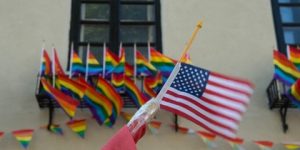 هجوم حاد على السفارة الأمريكية بلبنان لرفعها علم المثليين