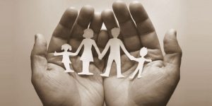 من أسباب استقرار الأسرة