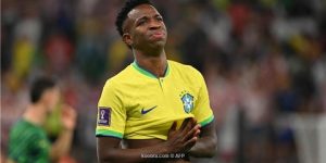 منددا بواقعة الموزة.. فينيسيوس: الكواليس مثيرة للاشمئزاز