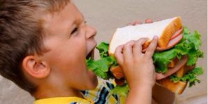 “اضطراب شراهة الأكل” لدى الأطفال والمراهقين