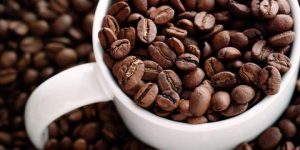 جديد الطب.. المزيد من الكافيين يحد من خطر طنين الأذن