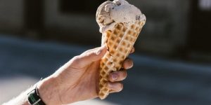 صحتنا في غذائنا.. هل الآيس كريم يرفع الكوليسترول؟