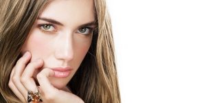 جمال وأناقة.. خل العنب لتفتيح وتنظيف البشرة بعمق