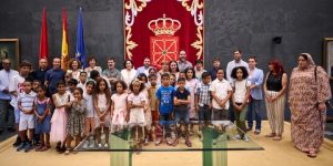 السفراء الصحراويون الصغار يستقبلون بمقر البرلمان الاسباني