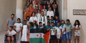 اسبانيا : عمدة مدينة اويسكا تستقبل فوج من الاطفال الصحراويين