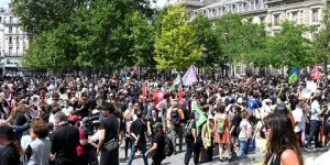 ألفا متظاهر في باريس ضد عنف الشرطة رغم قرار المنع