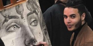 يشارك المصريين موهبته.. الشاب الجزائري تومي عبد المالك يبدع بالرسم بالخيوط