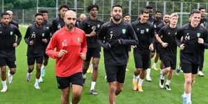 فيما تابع رياض محرز المباراة من دكة البدلاء.. الأهلي السعودي يسقط بسداسية في مباراة ودية