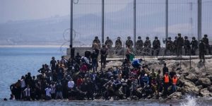 الكاتب المغربي أمين بوشعيب يؤكد: أداء حكومة المخزن المتعثر يدفع بالمغاربة إلى هجرة المملكة