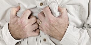 جديد الطب.. مصابو الحزام الناري معرضون لأزمة قلبية أو سكتة دماغية