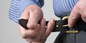 دراسة تحذر منه.. الحزام الضيق يسبب السرطان