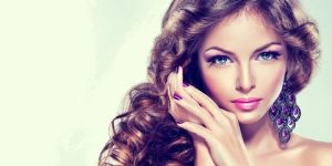 جمال وأناقة ..فوائد مذهلة يقدمها خل التفاح لجمالك