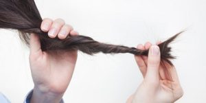 جمال وأناقة.. عادات سيئة تؤدي إلى ضعف وتساقط الشعر